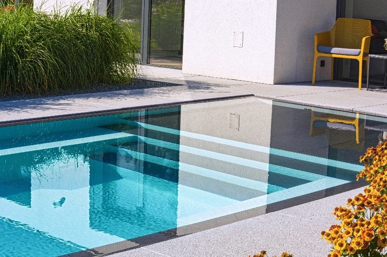 Overflow pool with custom stairs Overflow pool with custom stairs